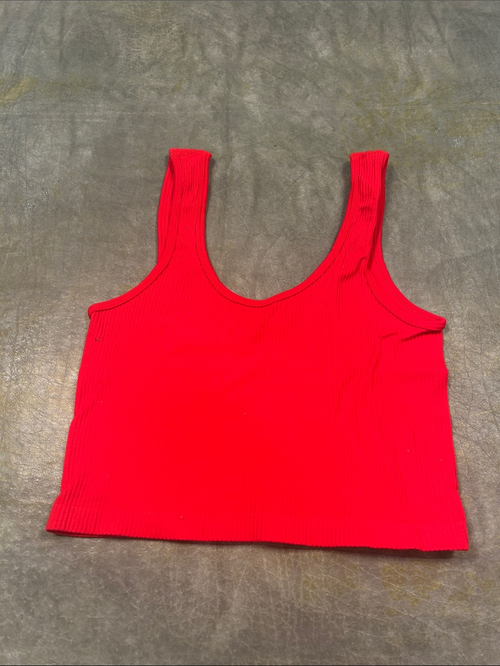 Suzette Collection seamless ribbed crop top tank - Red - Picture 2 of 3
